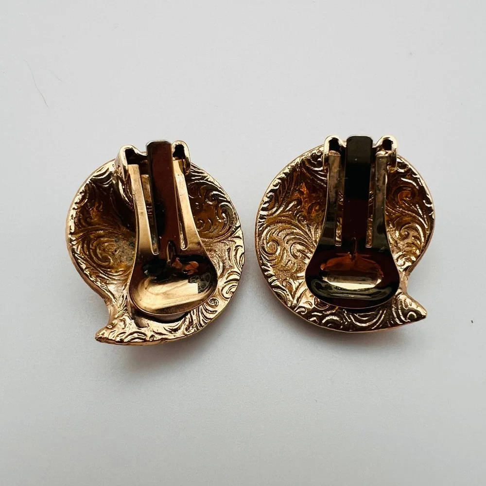 Vintage Nautilus Shell Clip On Earrings White Center Stone Cabochon Gold Tone